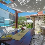 Artiana Villa *